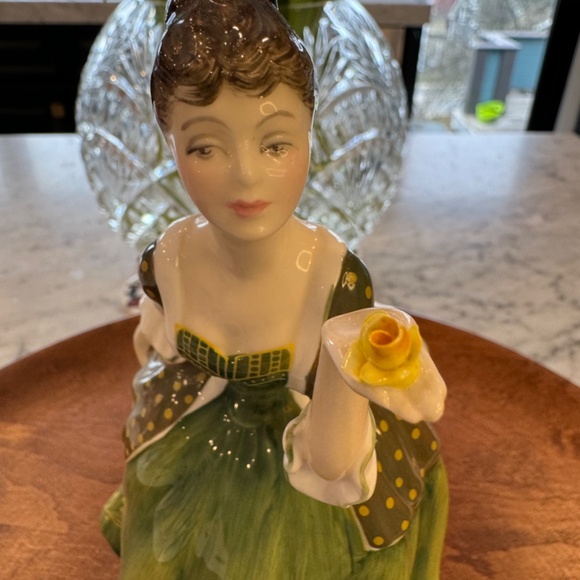 Royal Doulton Pretty Ladies Figurine "Fleur" HN 2368 - Picture 7 of 9